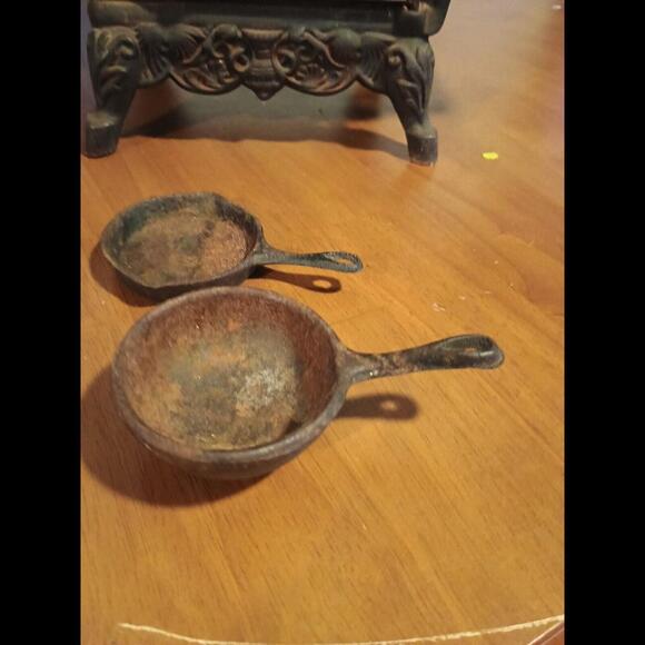 Vintage Crescent Cast Iron Miniature Stove w/ Accessories - Picture 6 of 13